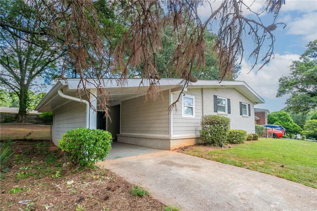 3 bedroom, 2 bathroom, 1,075 sq ft single family residence for sale at 2460 Tyler Way, Decatur, GA 30032 — photo 3