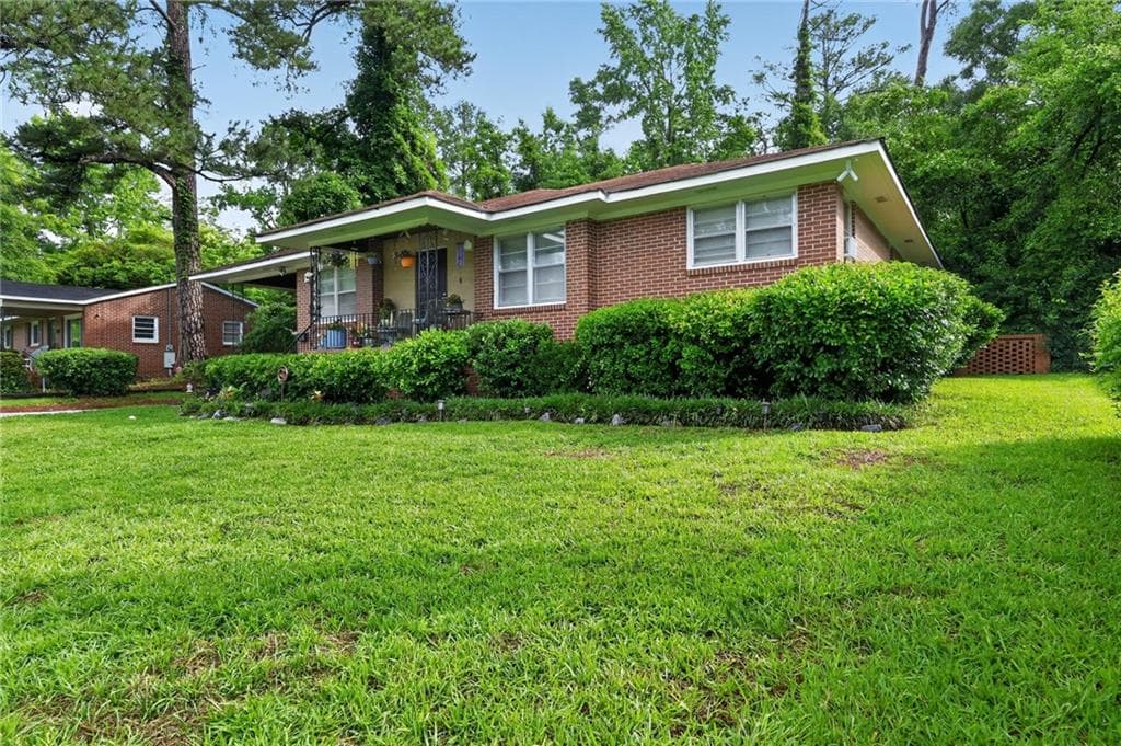 3 bedroom, 2 bathroom, 1,563 sq ft single family residence for sale at 1819 Canterbury Road, Macon, GA 31206 — photo 2