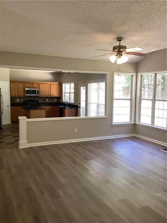 4 bedroom, 3 bathroom, 2,369 sq ft single family residence for rent at 550 Ashland Parkway, Woodstock, GA 30189 for $2,550 a month — photo 9