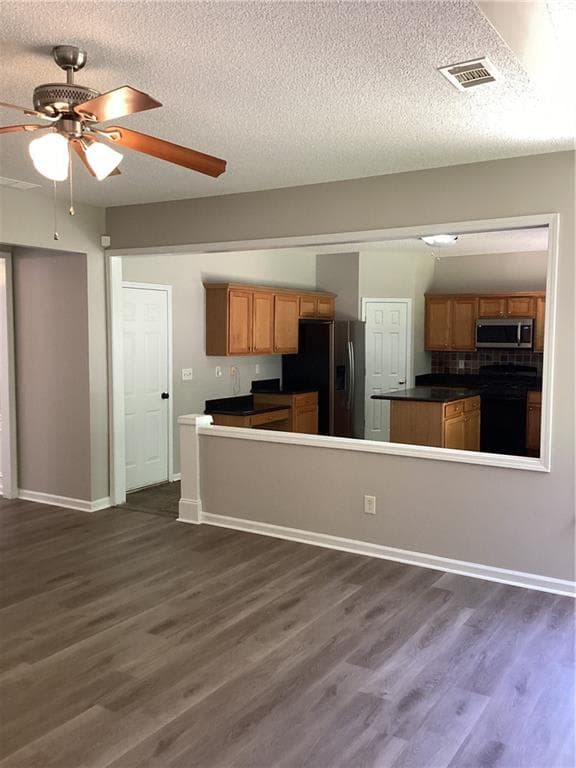 4 bedroom, 3 bathroom, 2,369 sq ft single family residence for rent at 550 Ashland Parkway, Woodstock, GA 30189 for $2,550 a month — photo 10