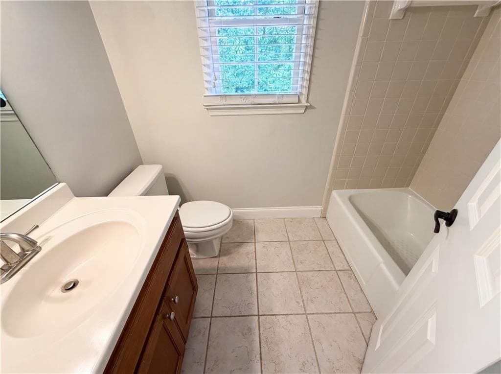 3 bedroom, 3 bathroom, 2,357 sq ft single family residence under contract at 3514 Nettle Lane, Roswell, GA 30075 — photo 6