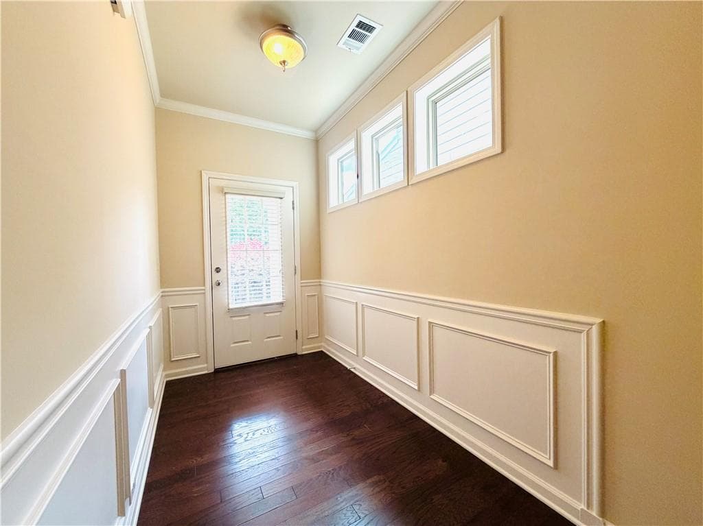 3 bedroom, 3 bathroom, 2,018 sq ft single family residence for rent at 6215 Crested Moss Drive, Alpharetta, GA 30004 for $2,600 a month — photo 2
