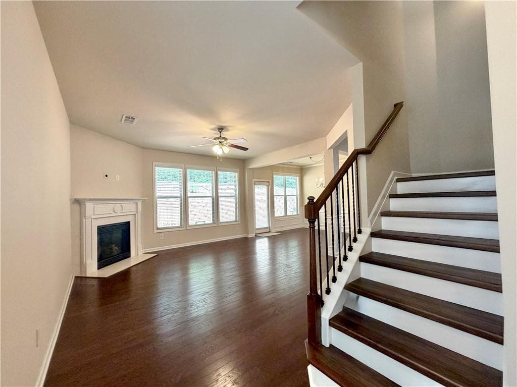 3 bedroom, 3 bathroom, 2,018 sq ft single family residence for rent at 6215 Crested Moss Drive, Alpharetta, GA 30004 for $2,600 a month — photo 3