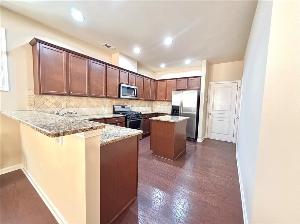 3 bedroom, 3 bathroom, 2,018 sq ft single family residence for rent at 6215 Crested Moss Drive, Alpharetta, GA 30004 for $2,600 a month — photo 8