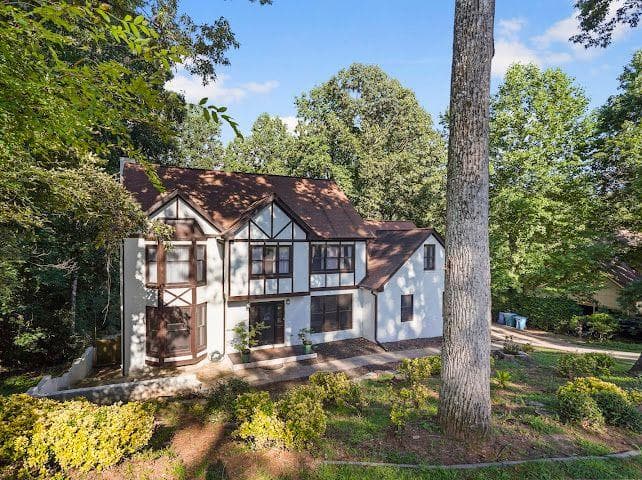 5 bedroom, 4 bathroom, 4,409 sq ft single family residence for sale at 4640 CALLEIGH Way, Snellville, GA 30039 — photo 3