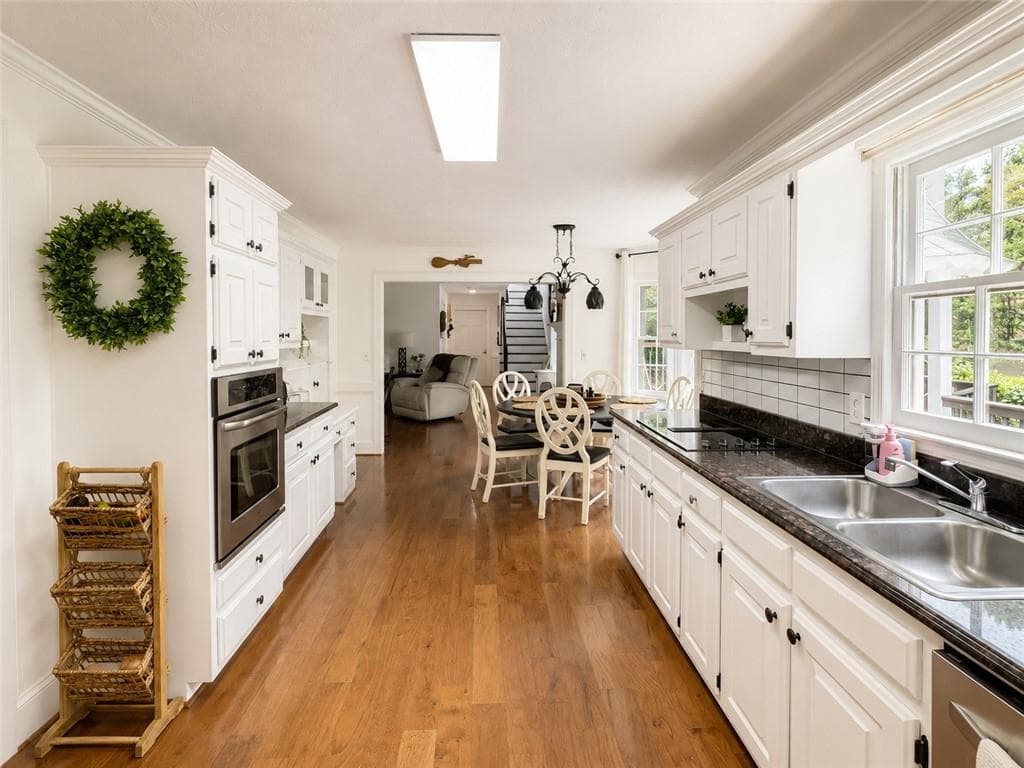 5 bedroom, 3 bathroom, 4,255 sq ft single family residence under contract at 2472 Chimney Top Lane, Snellville, GA 30078 — photo 4