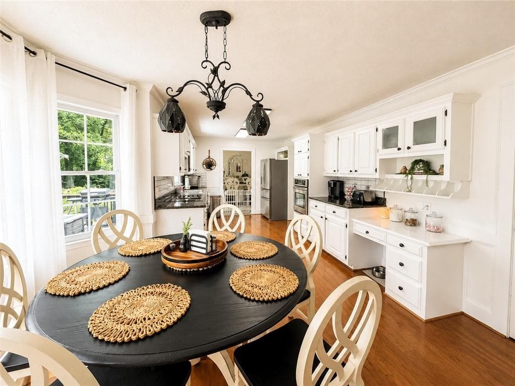 5 bedroom, 3 bathroom, 4,255 sq ft single family residence under contract at 2472 Chimney Top Lane, Snellville, GA 30078 — photo 5