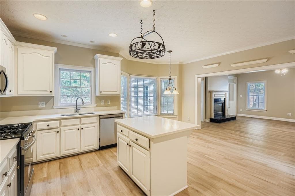 4 bedroom, 3 bathroom, 2,824 sq ft single family residence for sale at 100 Hamilton Glen Court, Fayetteville, GA 30215 — photo 9