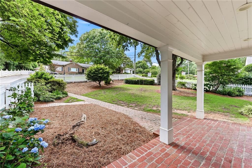5 bedroom, 5 bathroom, 6,441 sq ft single family residence under contract at 798 Cherokee Road, Gainesville, GA 30501 — photo 7