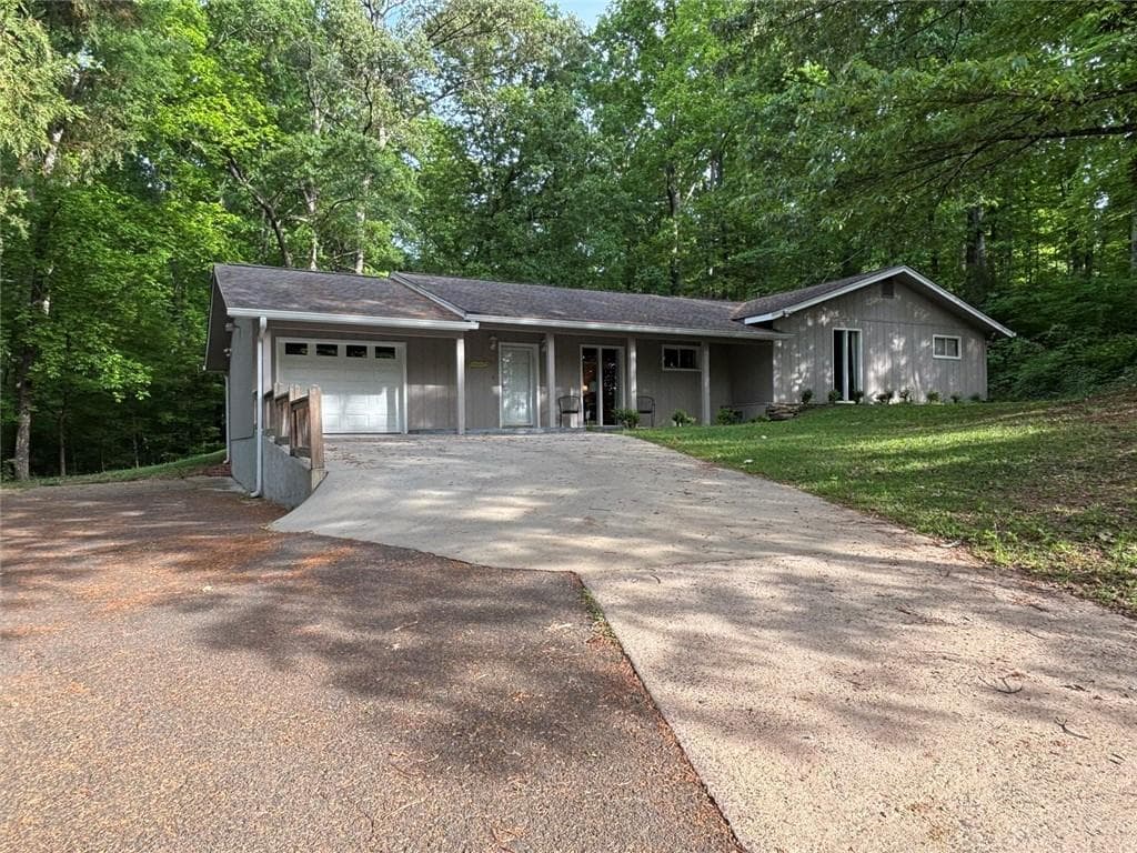 5 bedroom, 3 bathroom, 2,523 sq ft single family residence for sale at 183 Barker Road, Rome, GA 30165 — photo 1 of 75