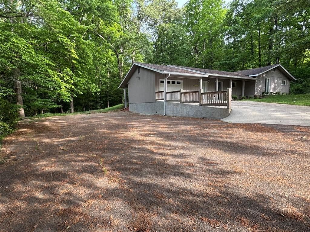5 bedroom, 3 bathroom, 2,523 sq ft single family residence for sale at 183 Barker Road, Rome, GA 30165 — photo 2