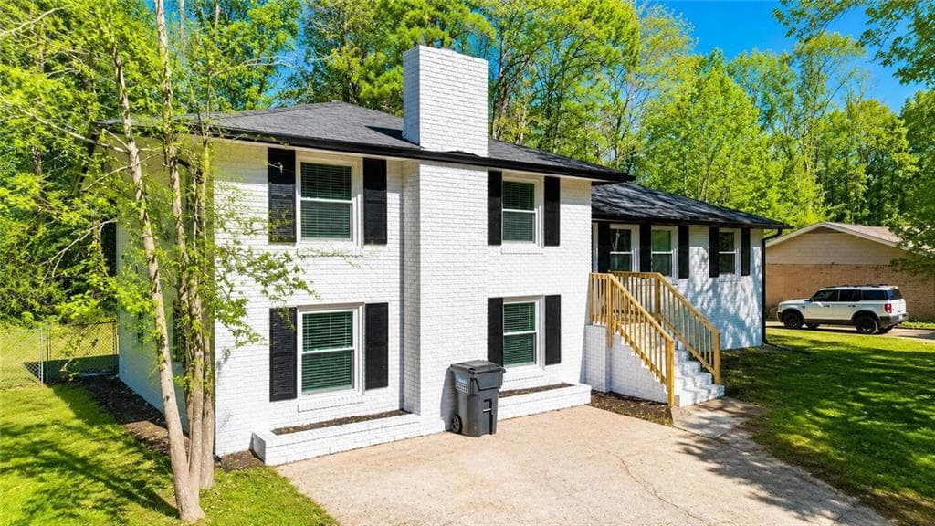 4 bedroom, 2 bathroom, 1,350 sq ft single family residence for sale at 4675 Lincoln Way, Lilburn, GA 30047