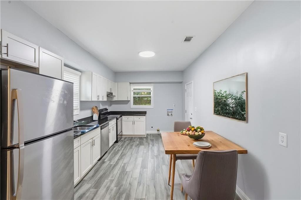 3 bedroom, 1 bathroom, 1,225 sq ft single family residence for sale at 1337 SW Mcclelland Avenue, Atlanta, GA 30344 — photo 2