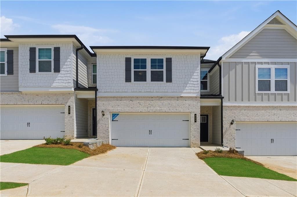 3 bedroom, 3 bathroom, 1,718 sq ft condominium under contract at 623 Treasure Drive, Stockbridge, GA 30281