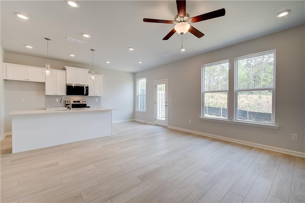 3 bedroom, 3 bathroom, 1,718 sq ft condominium under contract at 623 Treasure Drive, Stockbridge, GA 30281 — photo 5