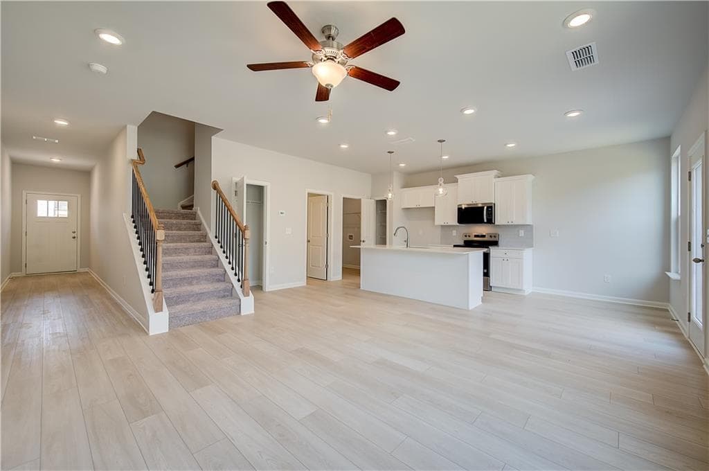 3 bedroom, 3 bathroom, 1,718 sq ft condominium under contract at 623 Treasure Drive, Stockbridge, GA 30281 — photo 6