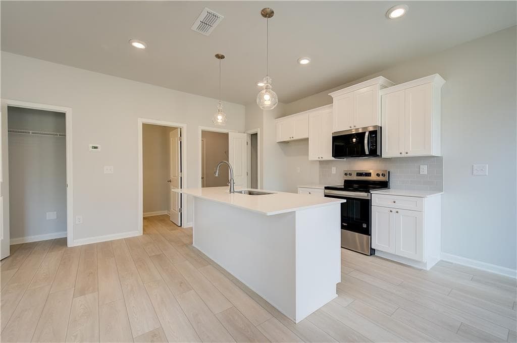 3 bedroom, 3 bathroom, 1,718 sq ft condominium under contract at 623 Treasure Drive, Stockbridge, GA 30281 — photo 8