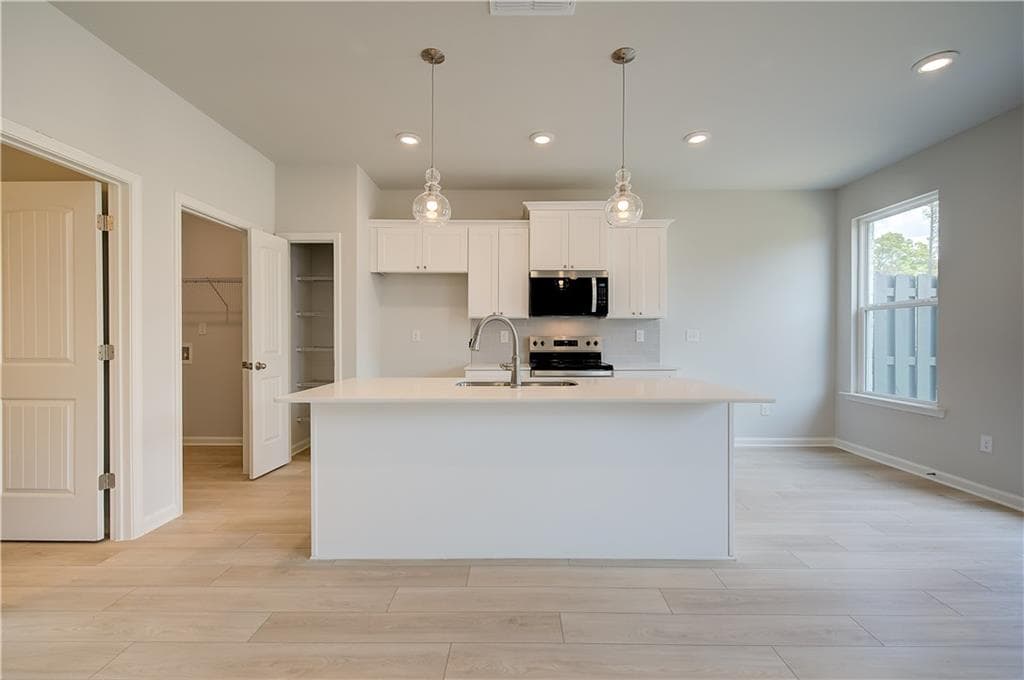 3 bedroom, 3 bathroom, 1,718 sq ft condominium under contract at 623 Treasure Drive, Stockbridge, GA 30281 — photo 9