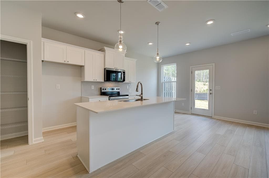 3 bedroom, 3 bathroom, 1,718 sq ft condominium under contract at 623 Treasure Drive, Stockbridge, GA 30281 — photo 10