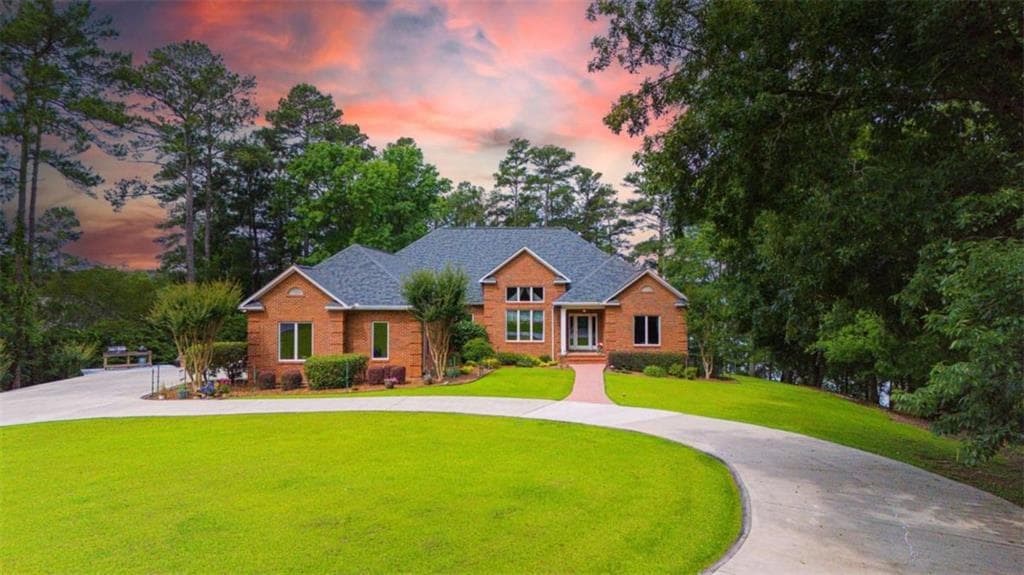 4 bedroom, 5 bathroom, 4,649 sq ft single family residence for sale at 111 Clover Court, Sparta, GA 31087 — photo 2