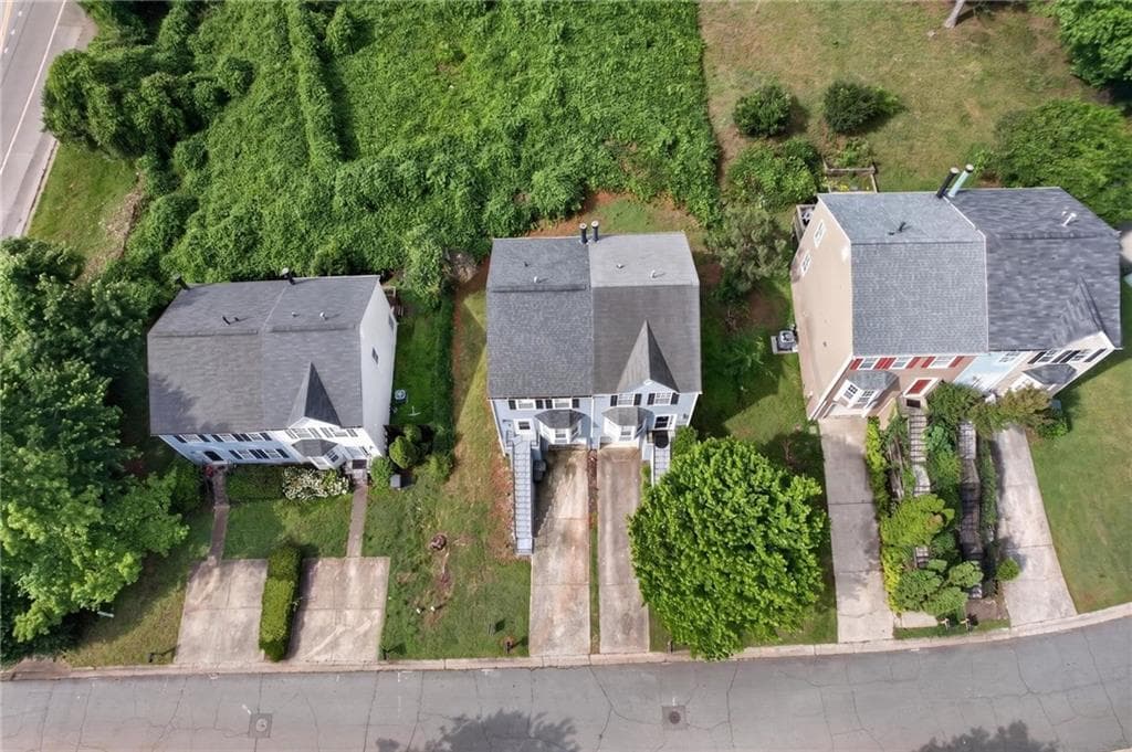 2 bedroom, 3 bathroom, 1,198 sq ft townhouse for sale at 136 Bridge View Drive, Marietta, GA 30066 — photo 5