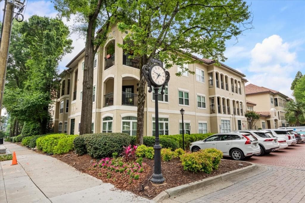 1 bedroom, 1 bathroom, 715 sq ft condominium for sale at 955 Juniper Street 3226, Atlanta, GA 30309 — photo 1 of 44