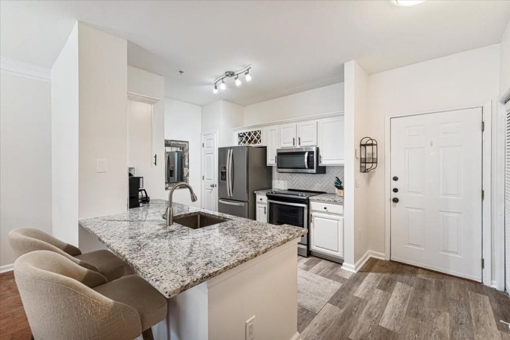 1 bedroom, 1 bathroom, 715 sq ft condominium for sale at 955 Juniper Street 3226, Atlanta, GA 30309 — photo 2