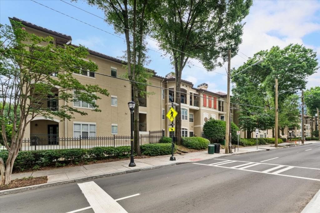 1 bedroom, 1 bathroom, 715 sq ft condominium for sale at 955 Juniper Street 3226, Atlanta, GA 30309 — photo 4