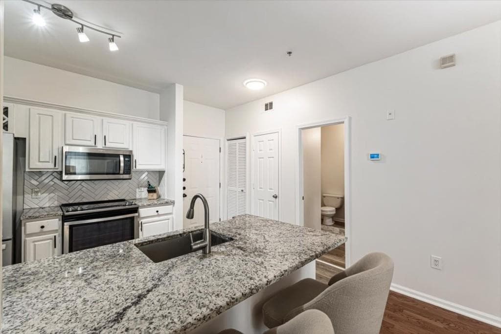 1 bedroom, 1 bathroom, 715 sq ft condominium for sale at 955 Juniper Street 3226, Atlanta, GA 30309 — photo 9