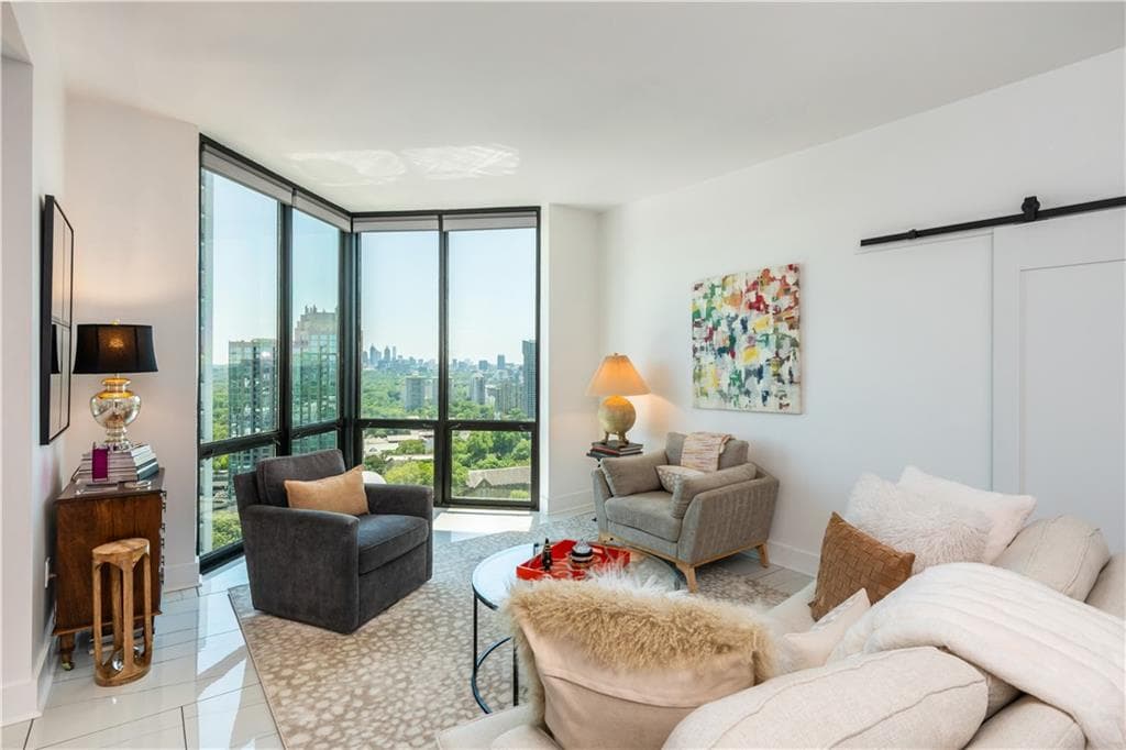 2 bedroom, 3 bathroom, 1,703 sq ft condominium for sale at 2870 Pharr Court South 3004, Atlanta, GA 30305 — photo 3