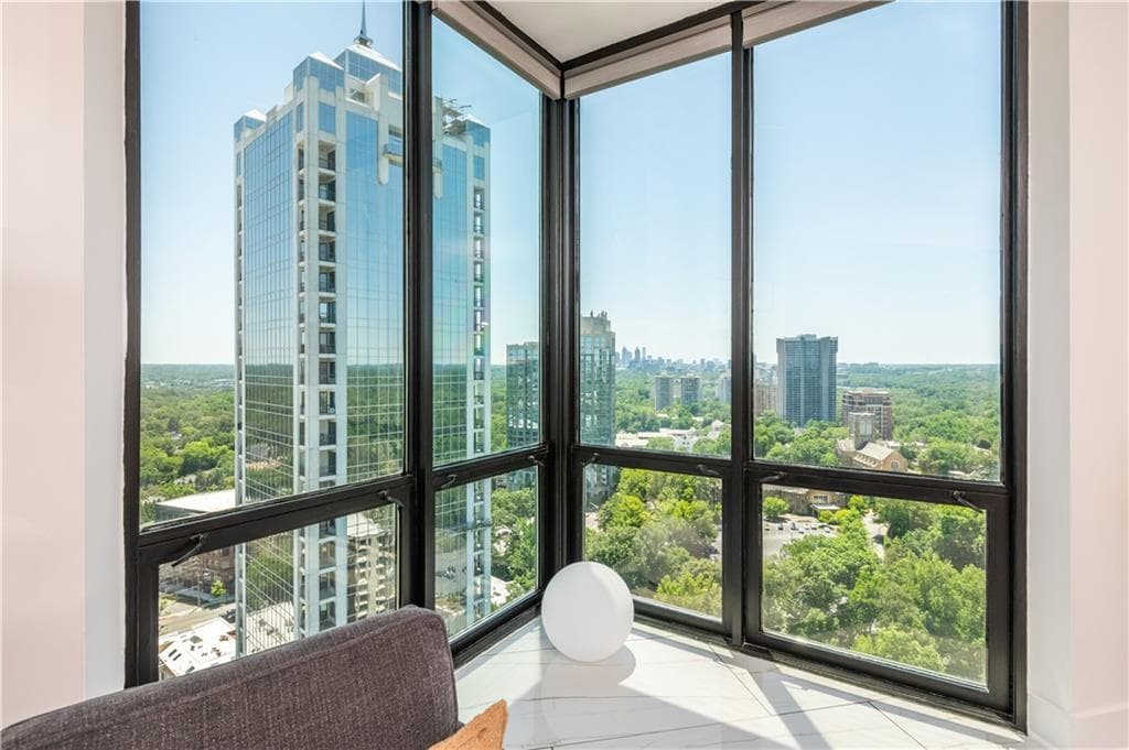 2 bedroom, 3 bathroom, 1,703 sq ft condominium for sale at 2870 Pharr Court South 3004, Atlanta, GA 30305 — photo 4