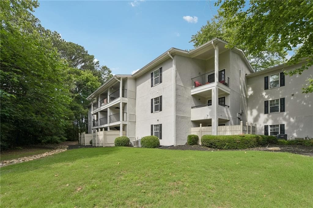 2 bedroom, 2 bathroom, 1,060 sq ft condominium under contract at 1150 Collier Road 15J, Atlanta, GA 30318