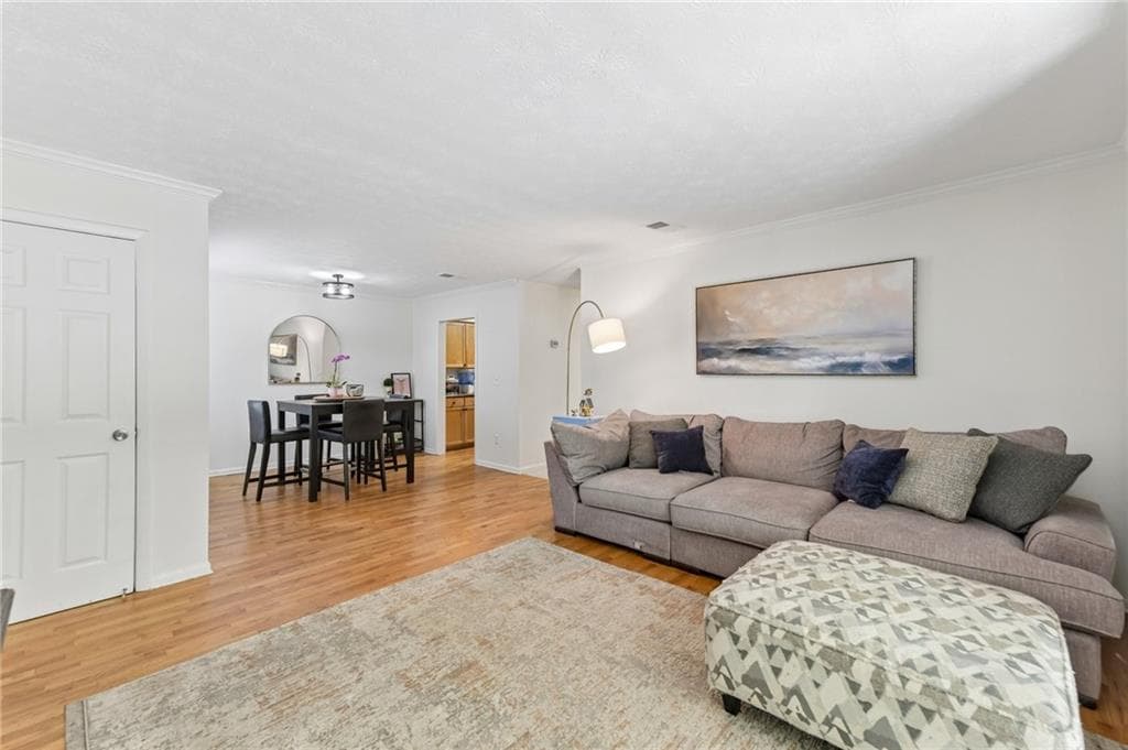 2 bedroom, 2 bathroom, 1,060 sq ft condominium under contract at 1150 Collier Road 15J, Atlanta, GA 30318 — photo 3
