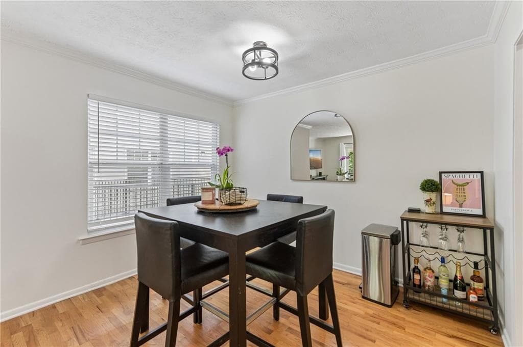 2 bedroom, 2 bathroom, 1,060 sq ft condominium under contract at 1150 Collier Road 15J, Atlanta, GA 30318 — photo 5