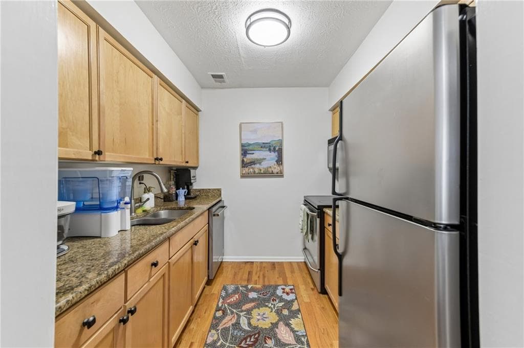 2 bedroom, 2 bathroom, 1,060 sq ft condominium under contract at 1150 Collier Road 15J, Atlanta, GA 30318 — photo 6
