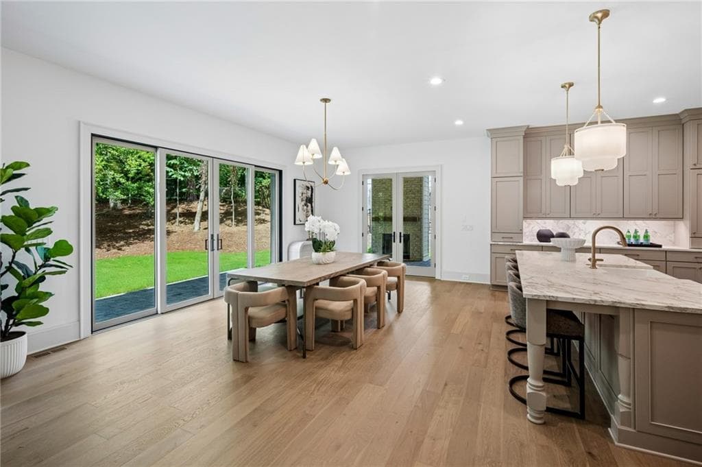 5 bedroom, 6 bathroom, 5,005 sq ft single family residence under contract at 680 Edgewater Trail, Atlanta, GA 30328 — photo 7