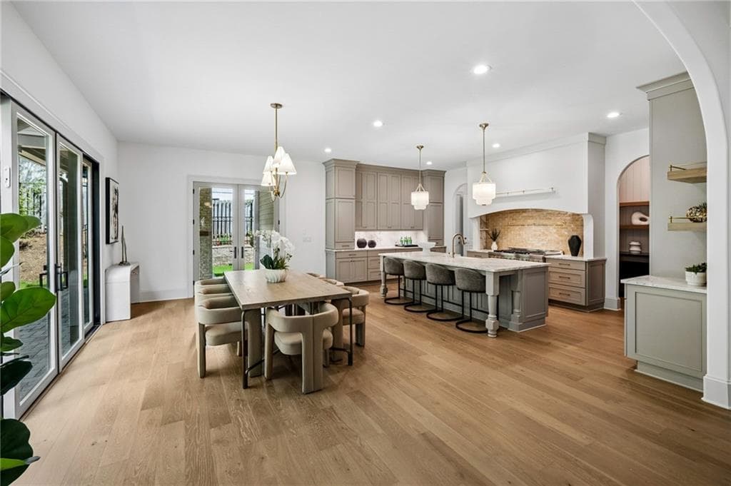 5 bedroom, 6 bathroom, 5,005 sq ft single family residence under contract at 680 Edgewater Trail, Atlanta, GA 30328 — photo 8