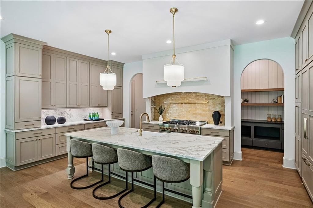 5 bedroom, 6 bathroom, 5,005 sq ft single family residence under contract at 680 Edgewater Trail, Atlanta, GA 30328 — photo 9