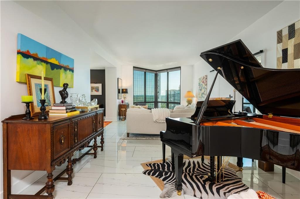 2 bedroom, 3 bathroom, 1,703 sq ft condominium for sale at 2870 Pharr Court South 3004, Atlanta, GA 30305 — photo 2