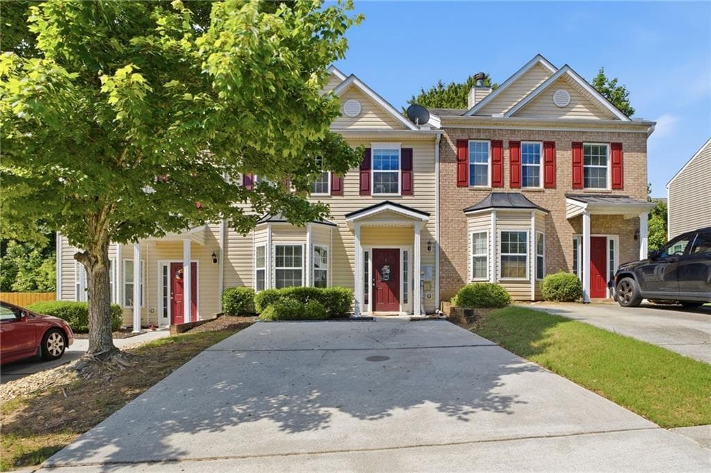 2 bedroom, 3 bathroom, 1,368 sq ft townhouse for sale at 5216 Birch Court, Oakwood, GA 30566