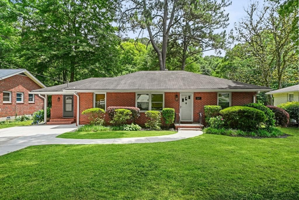 2447 Hunting Valley Drive, Decatur, GA 30033 — most recent listing photo