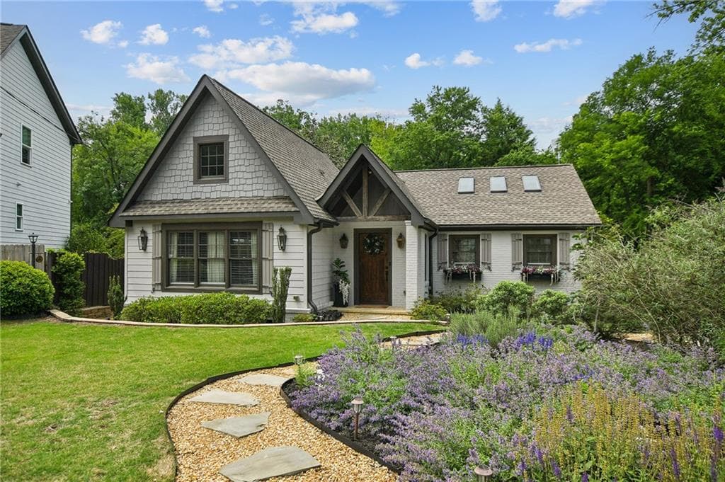 2 bedroom, 2 bathroom single family residence sold at 2067 Fairhaven Circle, Atlanta, GA 30305