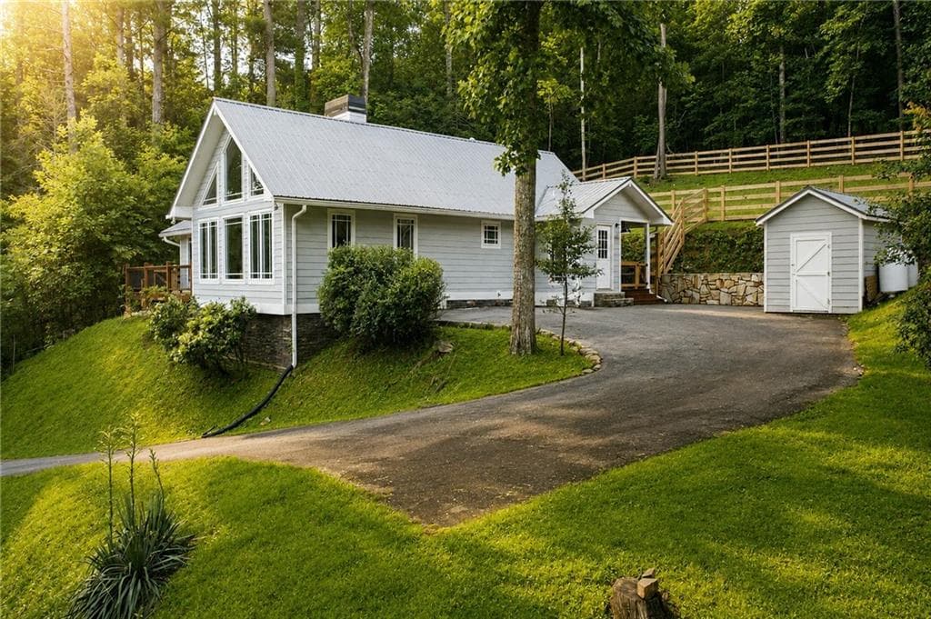 3 bedroom, 3 bathroom, 1,761 sq ft single family residence for sale at 221 Reece Creek Road, Blairsville, GA 30512