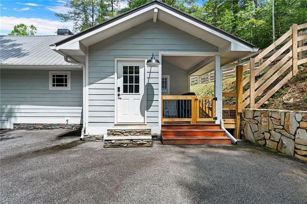 3 bedroom, 3 bathroom, 1,761 sq ft single family residence for sale at 221 Reece Creek Road, Blairsville, GA 30512 — photo 5