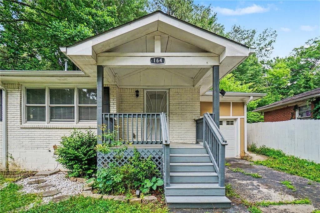3 bedroom, 1 bathroom, 1,054 sq ft single family residence for sale at 164 Fairburn Road, Atlanta, GA 30331 — photo 3