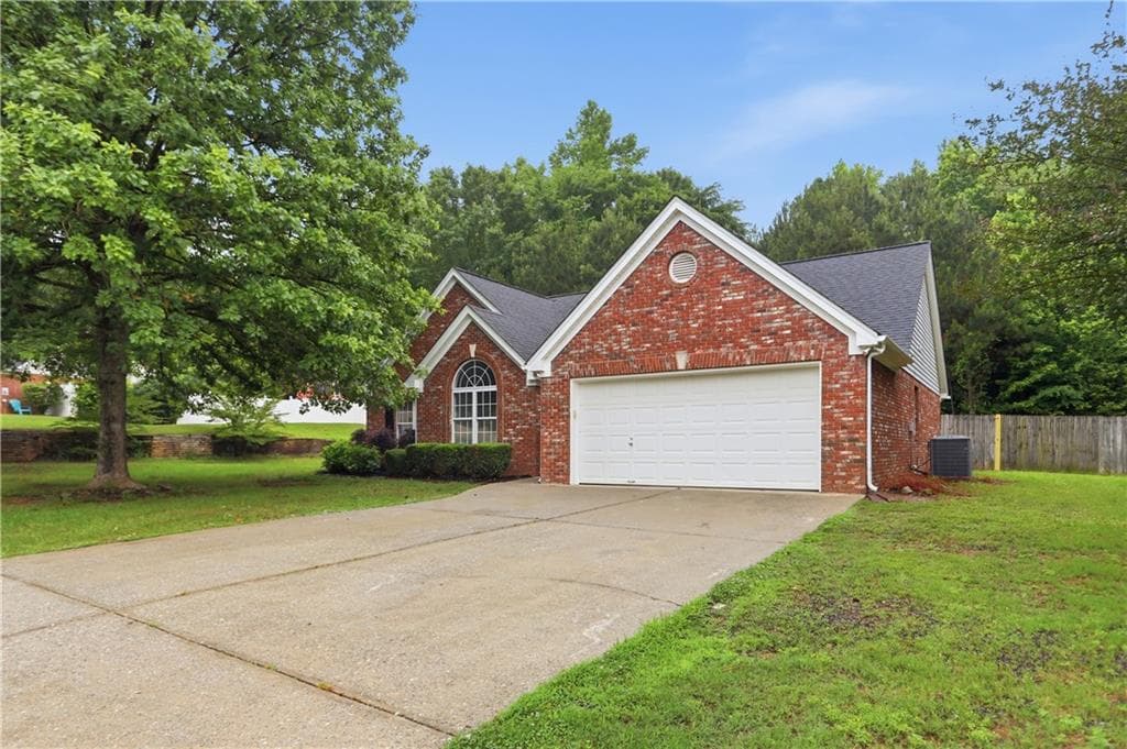 3 bedroom, 2 bathroom, 1,640 sq ft single family residence under contract at 65 Williams Court, Hoschton, GA 30548 — photo 7