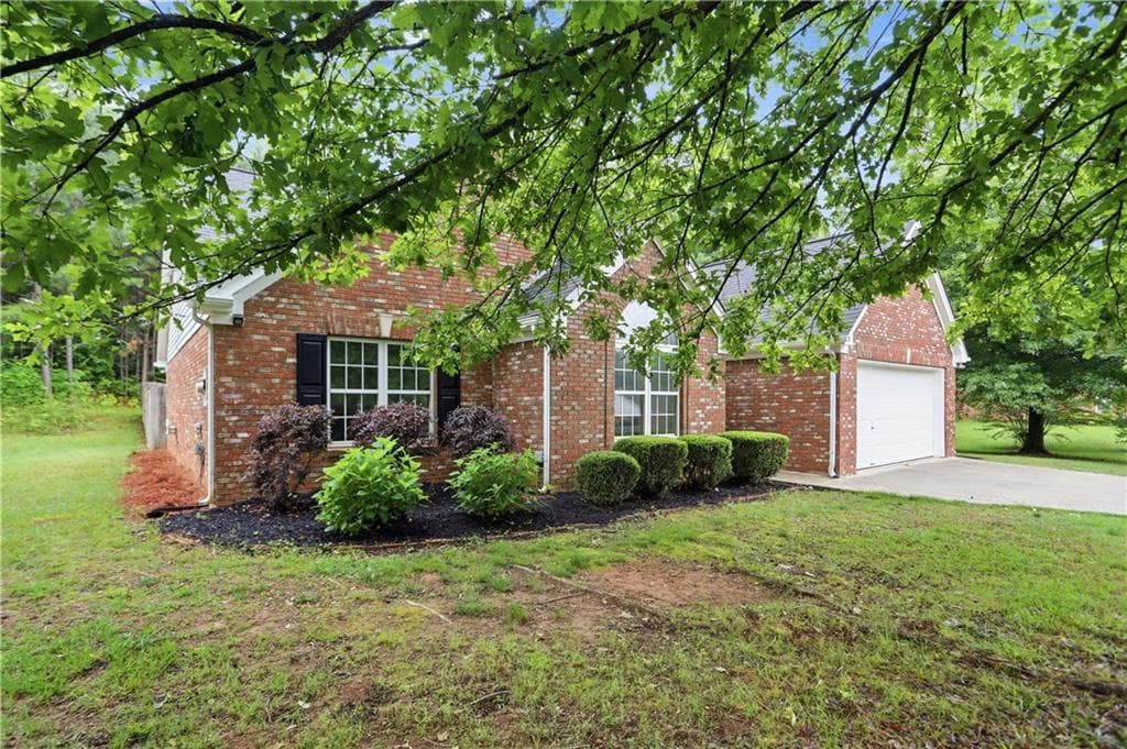 3 bedroom, 2 bathroom, 1,640 sq ft single family residence under contract at 65 Williams Court, Hoschton, GA 30548 — photo 8