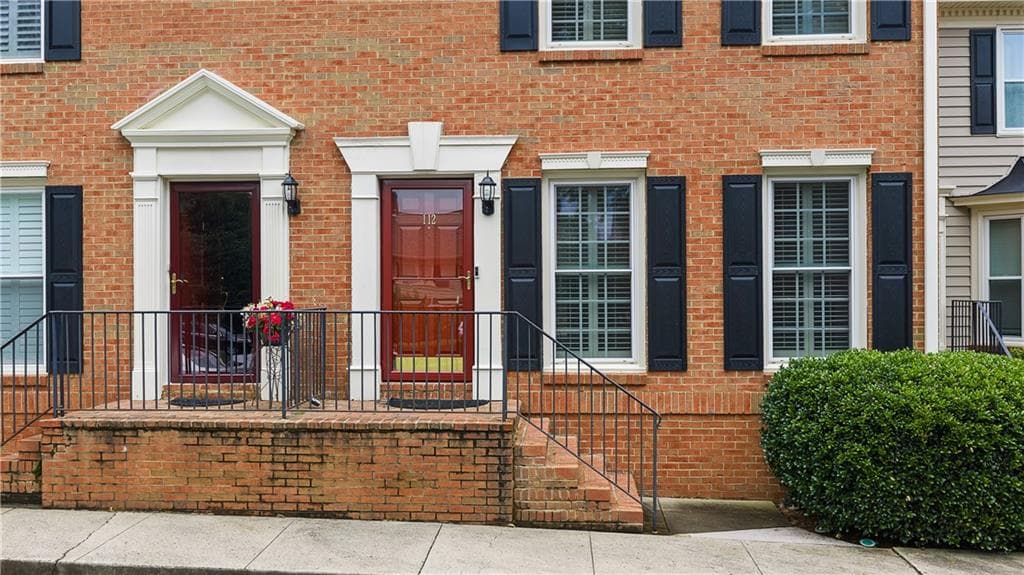 2 bedroom, 3 bathroom, 1,366 sq ft townhouse sold at 112 Mount Vernon Circle, Atlanta, GA 30338