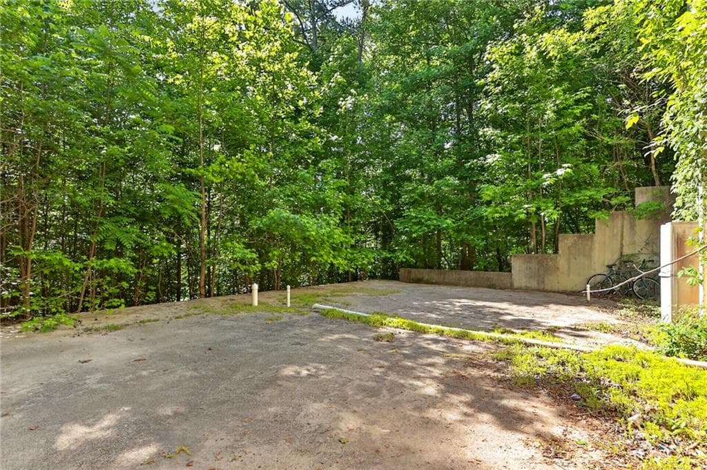 1 bedroom, 1 bathroom, 855 sq ft single family residence under contract at 207 Lanier Drive, Dahlonega, GA 30533 — photo 4