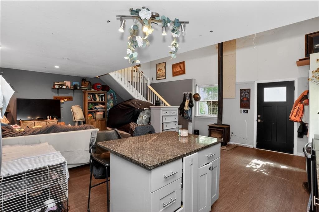 1 bedroom, 1 bathroom, 855 sq ft single family residence under contract at 207 Lanier Drive, Dahlonega, GA 30533 — photo 5